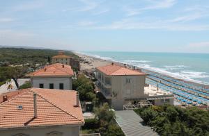 a view of the beach and the ocean from a resort at Casa Camilla in Marina di Castagneto Carducci