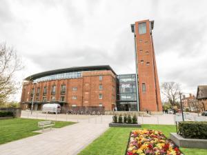 Budova, kde se prázdninový dům nachází