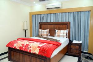 Ένα ή περισσότερα κρεβάτια σε δωμάτιο στο New Era Guest House