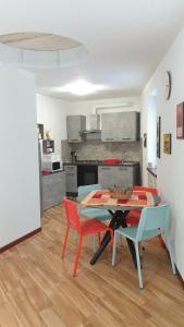 Virtuvė arba virtuvėlė apgyvendinimo įstaigoje Casa Ramus Valle Camonica a 30 km dal Passo Tonale