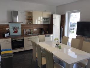 Η κουζίνα ή μικρή κουζίνα στο Appartements am Hafen