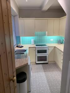 A kitchen or kitchenette at Pergola Cottage