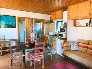 a kitchen and living room with a table and a couch at Ecobosque in Nadadouro