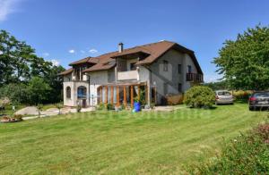 a house with cars parked in a yard at penzion Za lávkami in Dačice