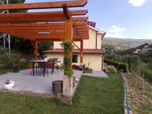 Uma vista geral da montanha ou uma vista da montanha a partir da casa de férias