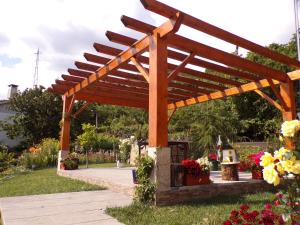 Um jardim no exterior de Casa do Passarinho