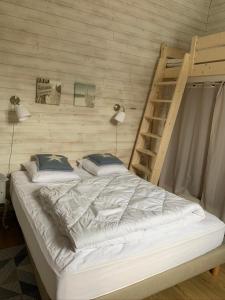 Villa Madelon tesisinde bir odada yatak veya yataklar