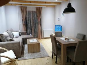 Istumisnurk majutusasutuses Apartmani Sredojevic