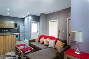 Køkken eller tekøkken på Stockton Town Centre Spacious Apartment free parking and wifi + 9 billeder