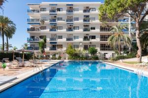 Bazén v ubytování Skol Sea Views Apartments nebo v jeho okolí