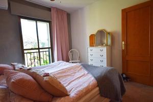 Postel nebo postele na pokoji v ubytování El Quinto Pino, Frigiliana Luxury Country villa with pool and parking HansOnHoliday Rentals