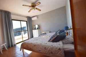 Postel nebo postele na pokoji v ubytování El Quinto Pino, Frigiliana Luxury Country villa with pool and parking HansOnHoliday Rentals