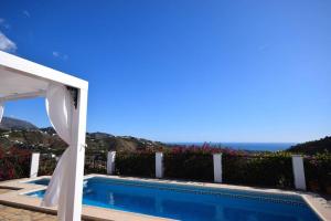 Bazén v ubytování El Quinto Pino, Frigiliana Luxury Country villa with pool and parking HansOnHoliday Rentals nebo v jeho okolí