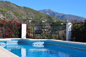 Bazén v ubytování El Quinto Pino, Frigiliana Luxury Country villa with pool and parking HansOnHoliday Rentals nebo v jeho okolí