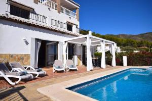 Bazén v ubytování El Quinto Pino, Frigiliana Luxury Country villa with pool and parking HansOnHoliday Rentals nebo v jeho okolí