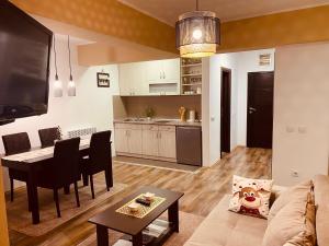 Kuchyň nebo kuchyňský kout v ubytování Ana Luxury Apartment ****