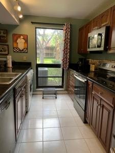 Galeriebild der Unterkunft PGA National Resort Golf Villa - Pool Side Executive Two Bedroom First Floor in Palm Beach Gardens