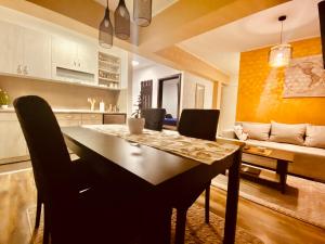 Kuchyň nebo kuchyňský kout v ubytování Ana Luxury Apartment ****