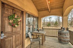 Gallery image of Blue Jay Cottage - Pittsburg Studio on Winery! in Pittsburg