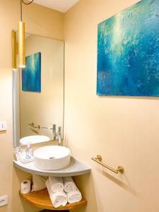 A bathroom at La Ripa Camere Vernazza - Stradivari Apartment