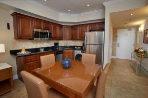 Dapur atau dapur kecil di Divi Aruba Phoenix Beach Resort
