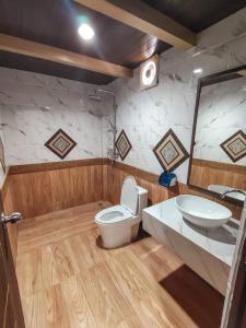 Koupelna v ubytování Thalang resort + 69 fotografií