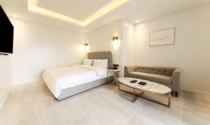 Postel nebo postele na pokoji v ubytování H moment Hotel songjeong