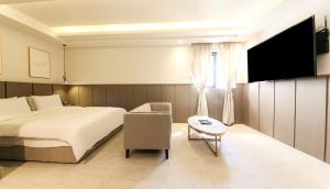 TV a/nebo společenská místnost v ubytování H moment Hotel songjeong
