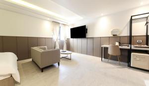 TV a/nebo společenská místnost v ubytování H moment Hotel songjeong