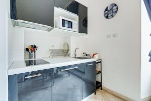 A kitchen or kitchenette at Vatican Andrea's house
