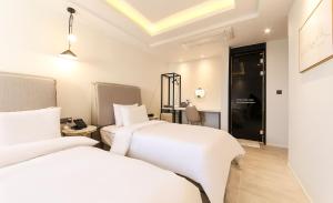 Postel nebo postele na pokoji v ubytování H moment Hotel songjeong