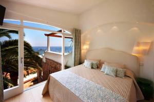 Katil atau katil-katil dalam bilik di Amore Rentals - Villa Ariadne +39 gambar