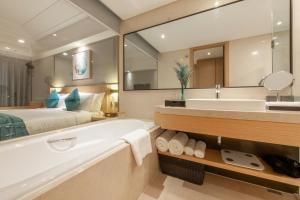 Voodi või voodid majutusasutuse Shanghai Baixia Pagoda Hotel toas
