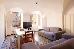 a living room with a couch and a table at Casa del Borgo in Finale Ligure