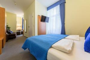 
Een bed of bedden in een kamer bij Hotel Expo Frankfurt City Centre
