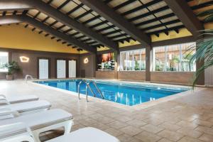 Bazén v ubytování Hotel Riu Bravo - 0'0 All Inclusive nebo v jeho okolí