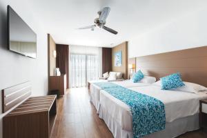 Postel nebo postele na pokoji v ubytování Hotel Riu Bravo - 0'0 All Inclusive