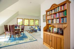 Knihovna v apartmánu