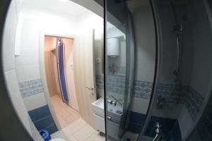 Ένα μπάνιο στο Apartment Dorcol +12 φωτογραφίες