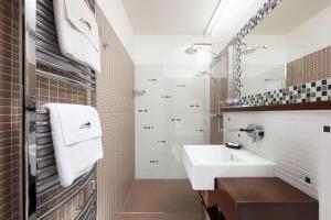 Koupelna v ubytování Hotel Slunný Dvůr + 37 fotografií