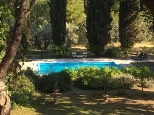 Bazén v ubytovaní Cefalicchio B&B alebo v jeho blízkosti