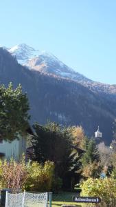 A general mountain view or a mountain view taken from Az apartmant