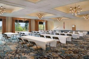 The business area and/or conference room at Baymont by Wyndham Bremerton WA