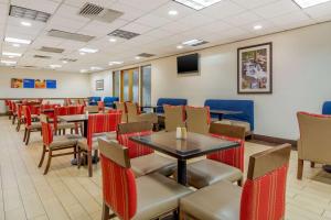 A restaurant or other place to eat at Comfort Inn Denver Central
