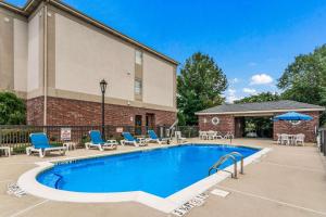 a swimming pool in front of a building at Sleep Inn & Suites Smithfield near I-95 in Smithfield