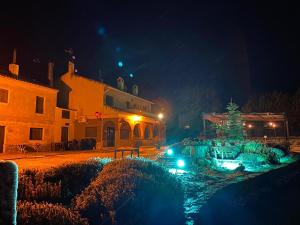 Bazén v ubytování CASERIO INAZARES - PISCINA VERANO SIN CALOr nebo v jeho okolí