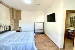 A bed or beds in a room at COMPLEJO RURAL TORRES Y NAVAS