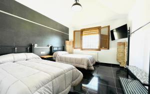A bed or beds in a room at COMPLEJO RURAL TORRES Y NAVAS