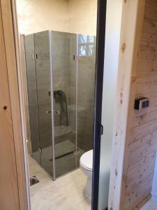 Koupelna v ubytování Imperator Kvintil apartmani & SPA