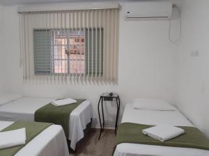 En eller flere senger på et rom på Casa vó Maria